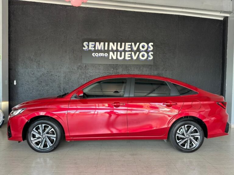 Toyota yaris Rojo 2024 (3)