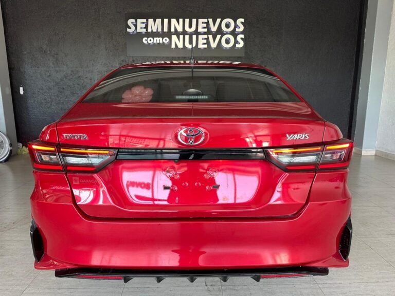 Toyota yaris Rojo 2024 (6)